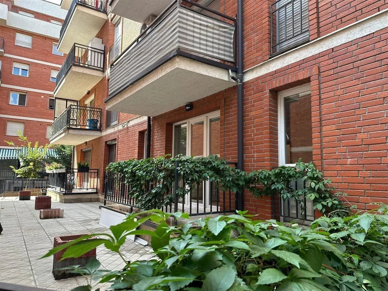 Banesë (zyrë) në kompleksin Chelsea Point, Muharrem Fejza — foto 1 nga 8