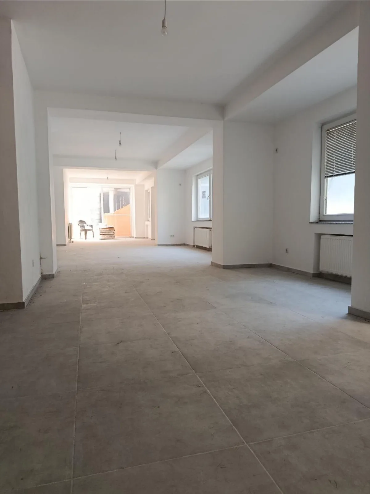 Jepet me qira lokal afarist 122 m² në qendër të Ferizajt — foto 1 nga 11