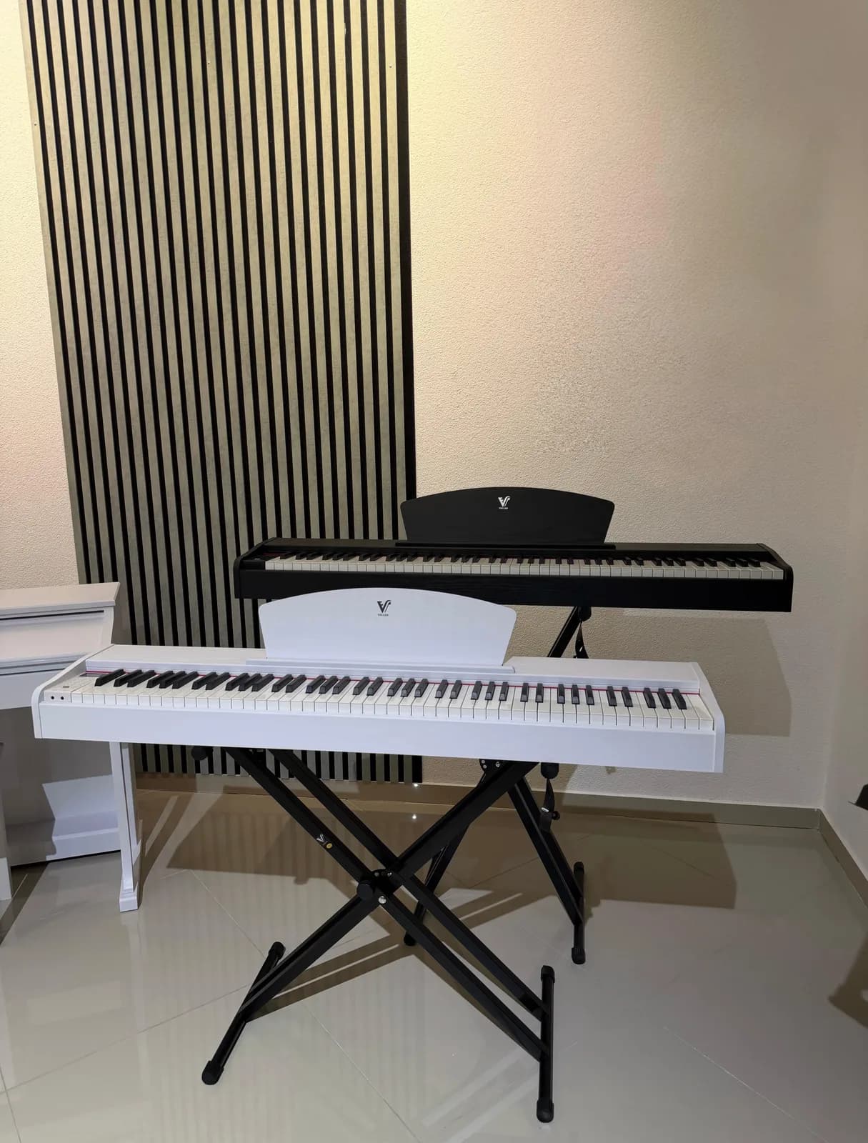 Piano elektrike — foto 1 nga 2