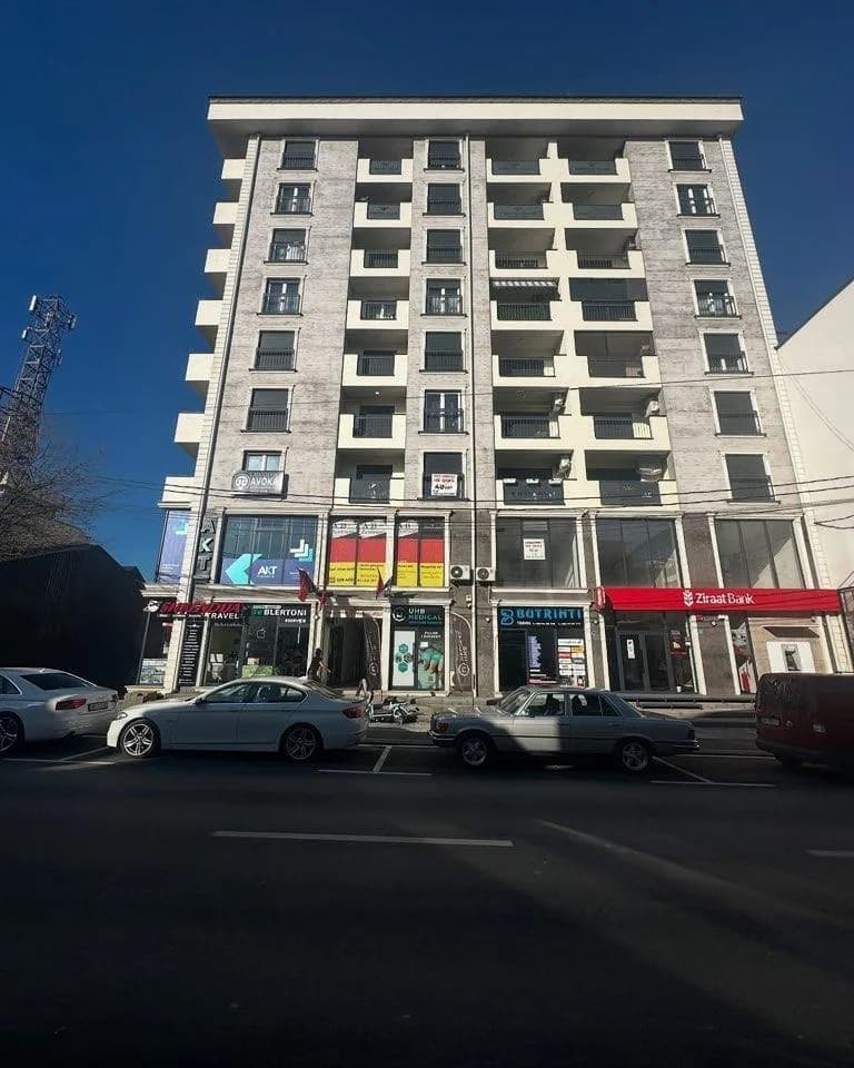 Shitet lokal 26 m² në Gjilan, në qendër të qytetit — foto 1 nga 3