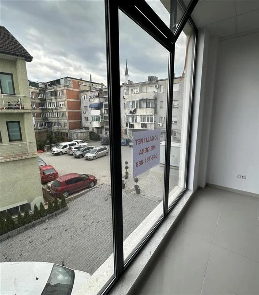 Shitet lokal 26 m² në Gjilan, në qendër të qytetit — foto 2 nga 3