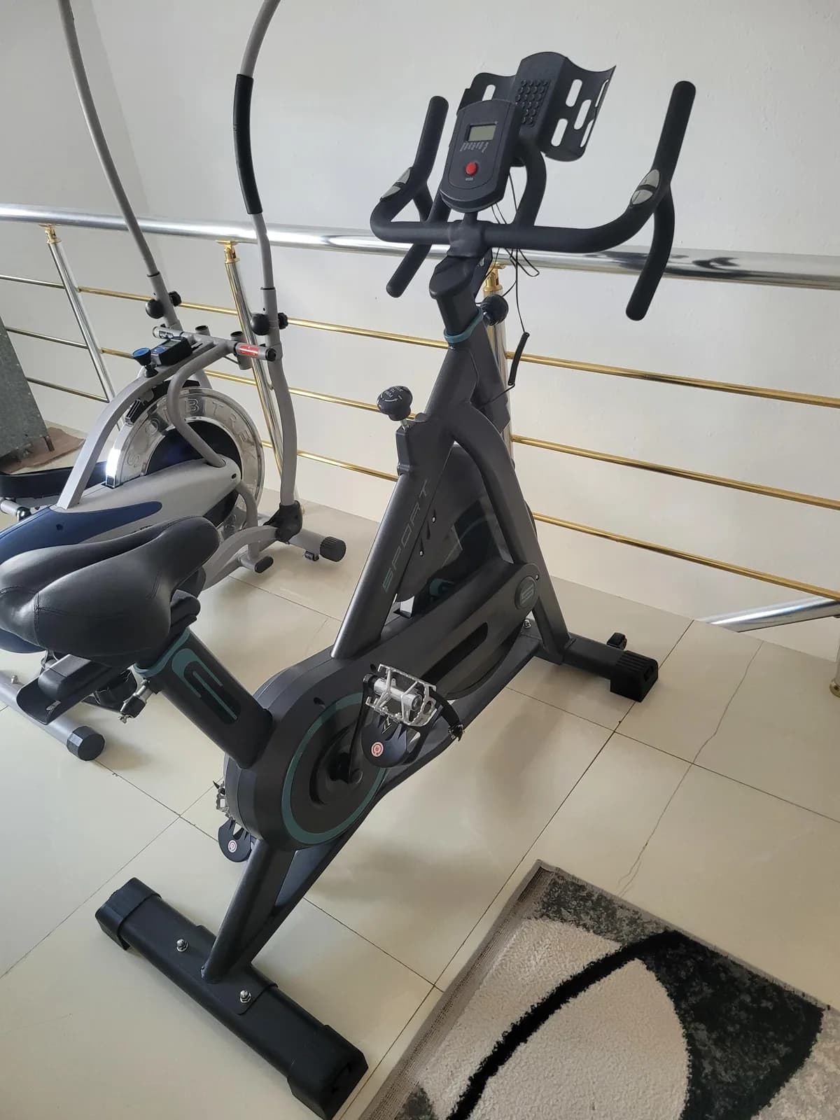 Bicikletë fitnesi dhe orbitrek — foto 1 nga 5