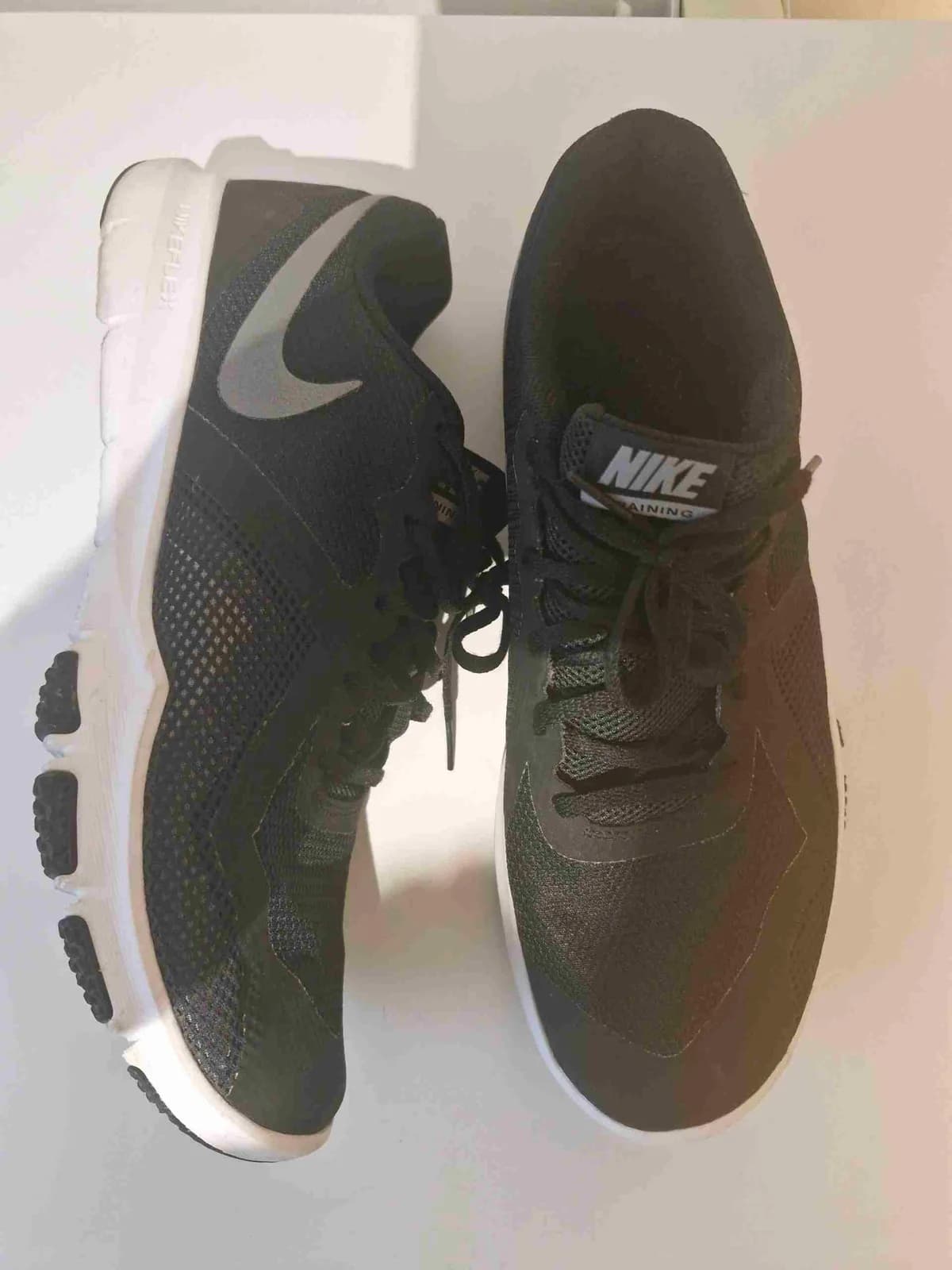 Shiten patikat Nike — foto 2 nga 5