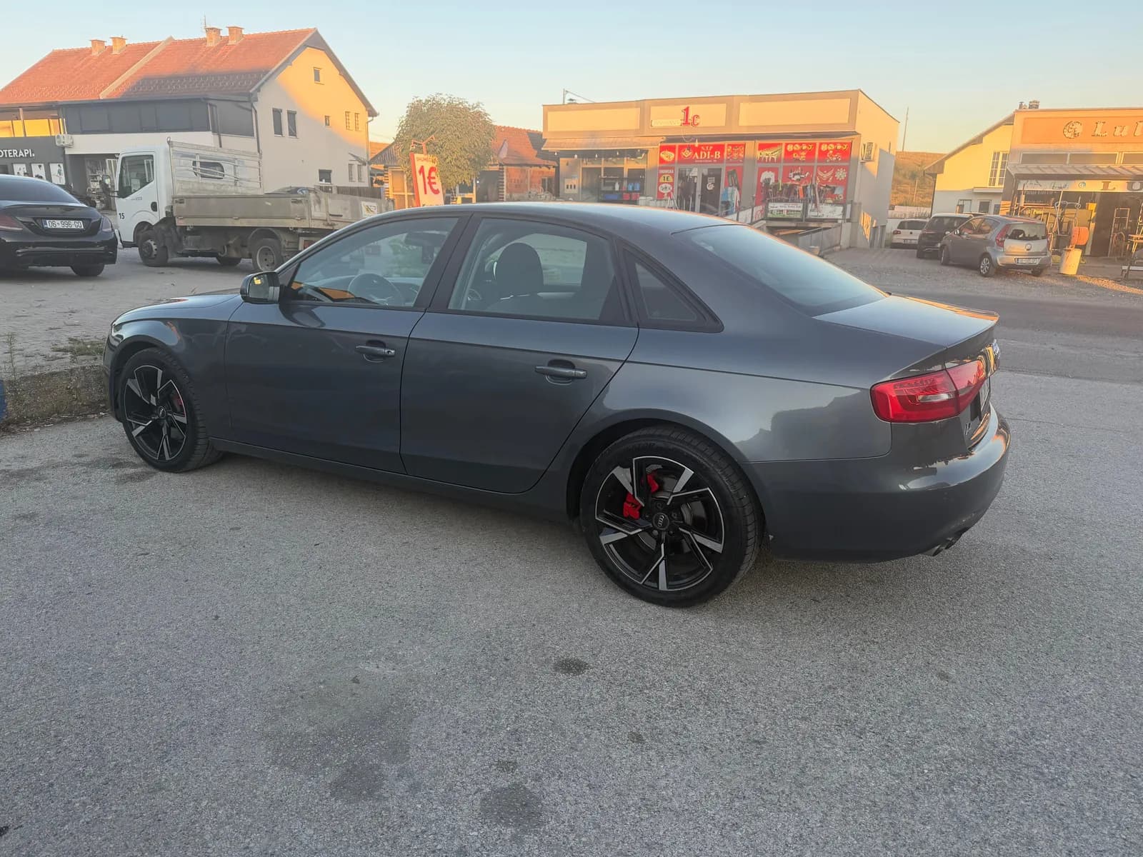 Audi A4 2.0 TDI Automatik, 2012, RKS, 350.000 km — foto 2 nga 3