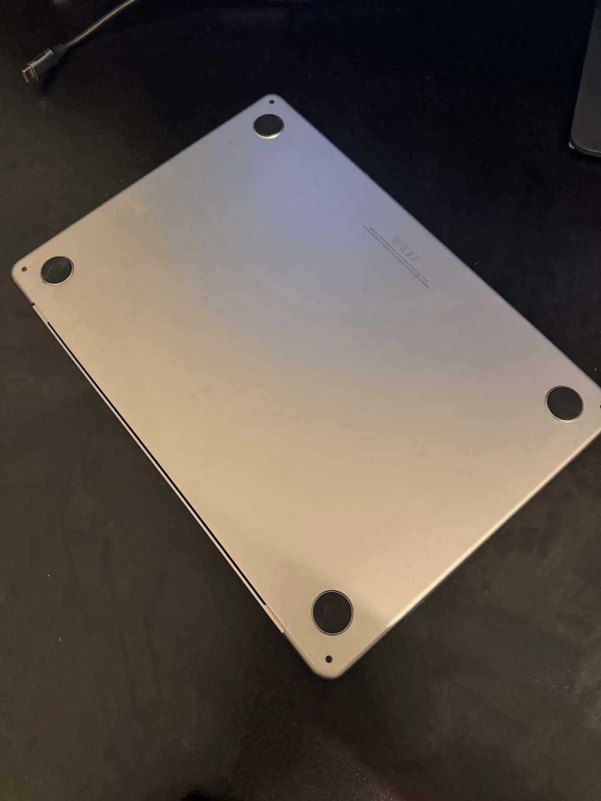 Apple MacBook Air M2 — foto 2 nga 4