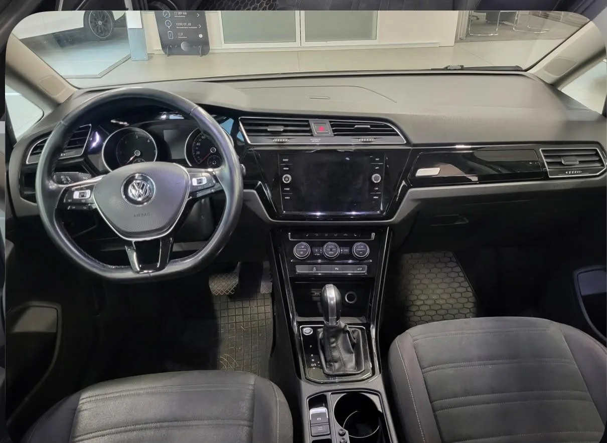 Volkswagen Touran 2.0 TDI DSG, 7 vende — foto 1 nga 5