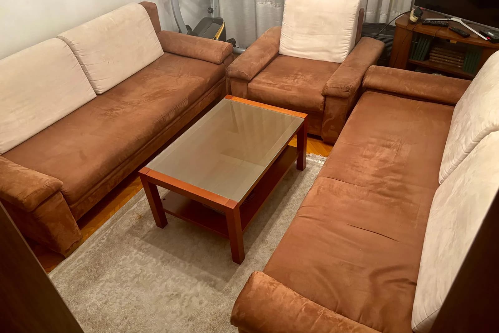 Mobilje për sallon ose dhomë gjumi — foto 1 nga 3