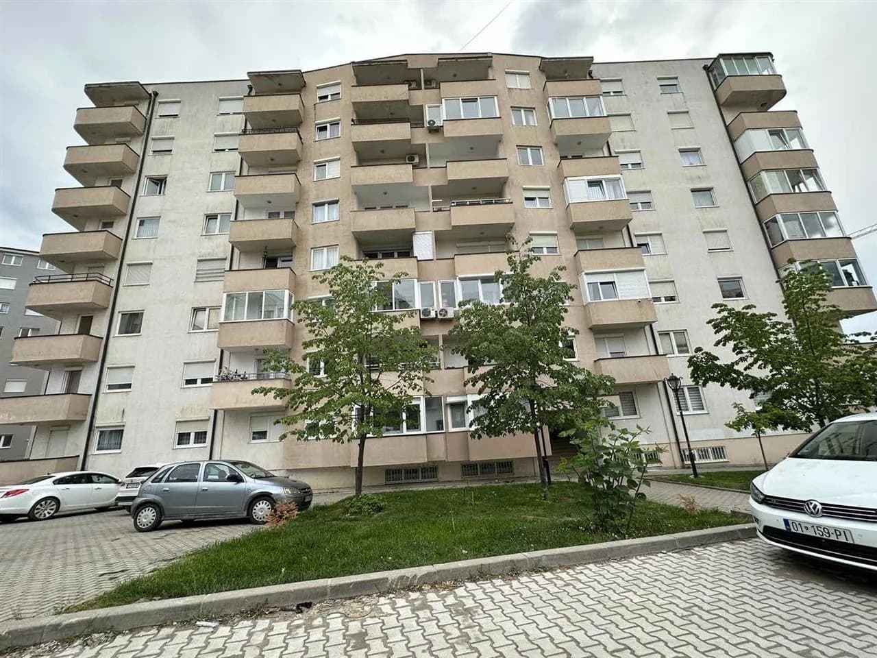 Banesë 68 m2 me qira te Rruga C — foto 1 nga 12