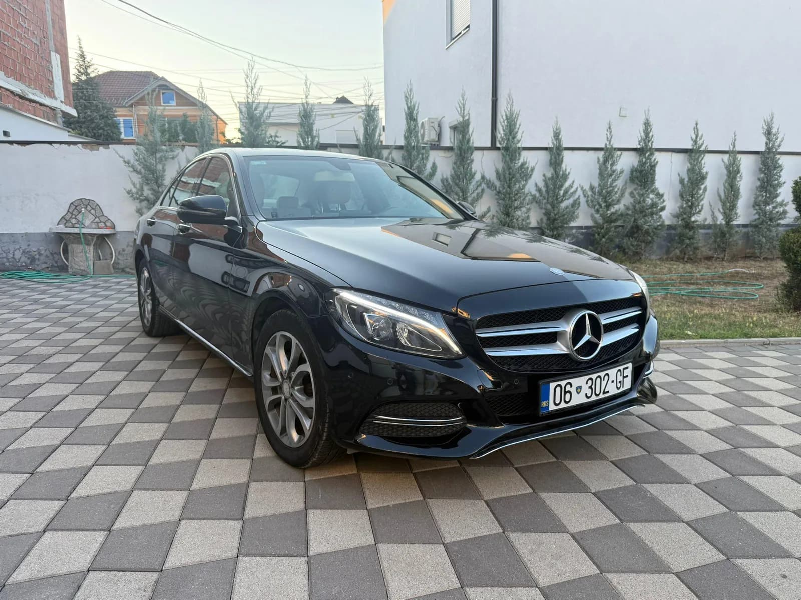 Mercedes-Benz C200, Viti 2015, 229.000 km — foto 2 nga 9