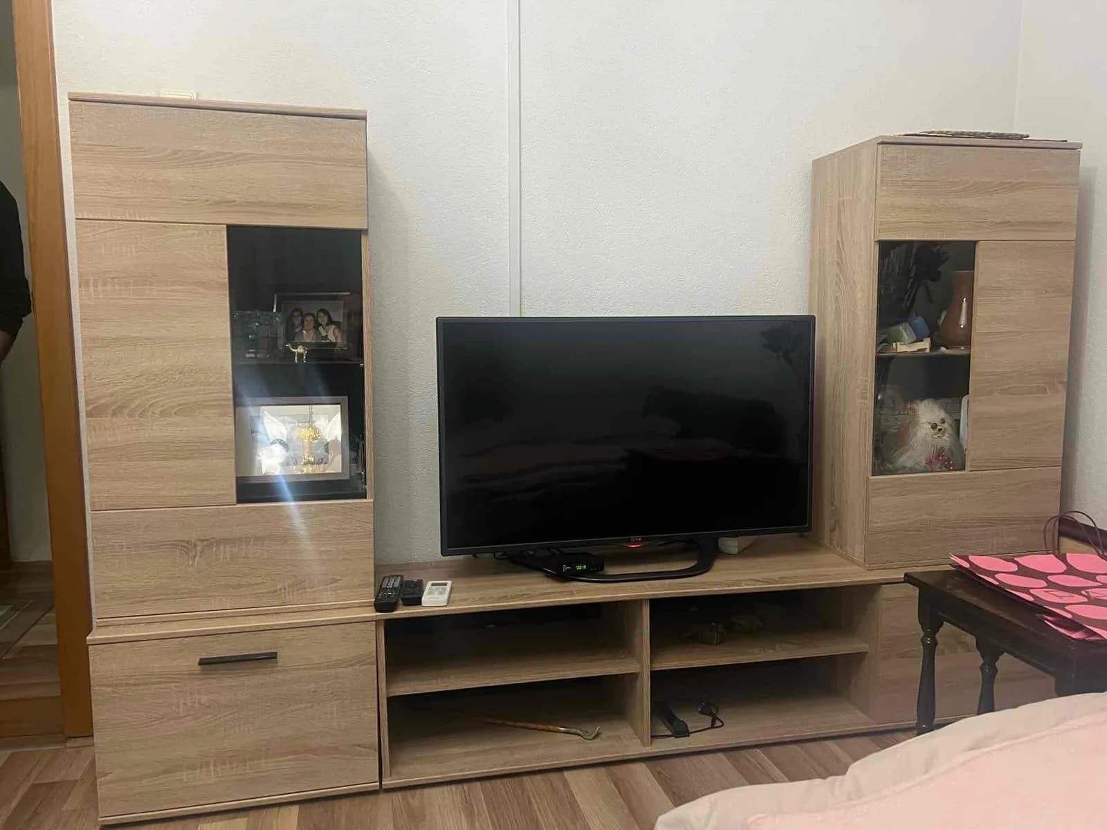 Shiten mobilje të ndryshme — foto 1 nga 4