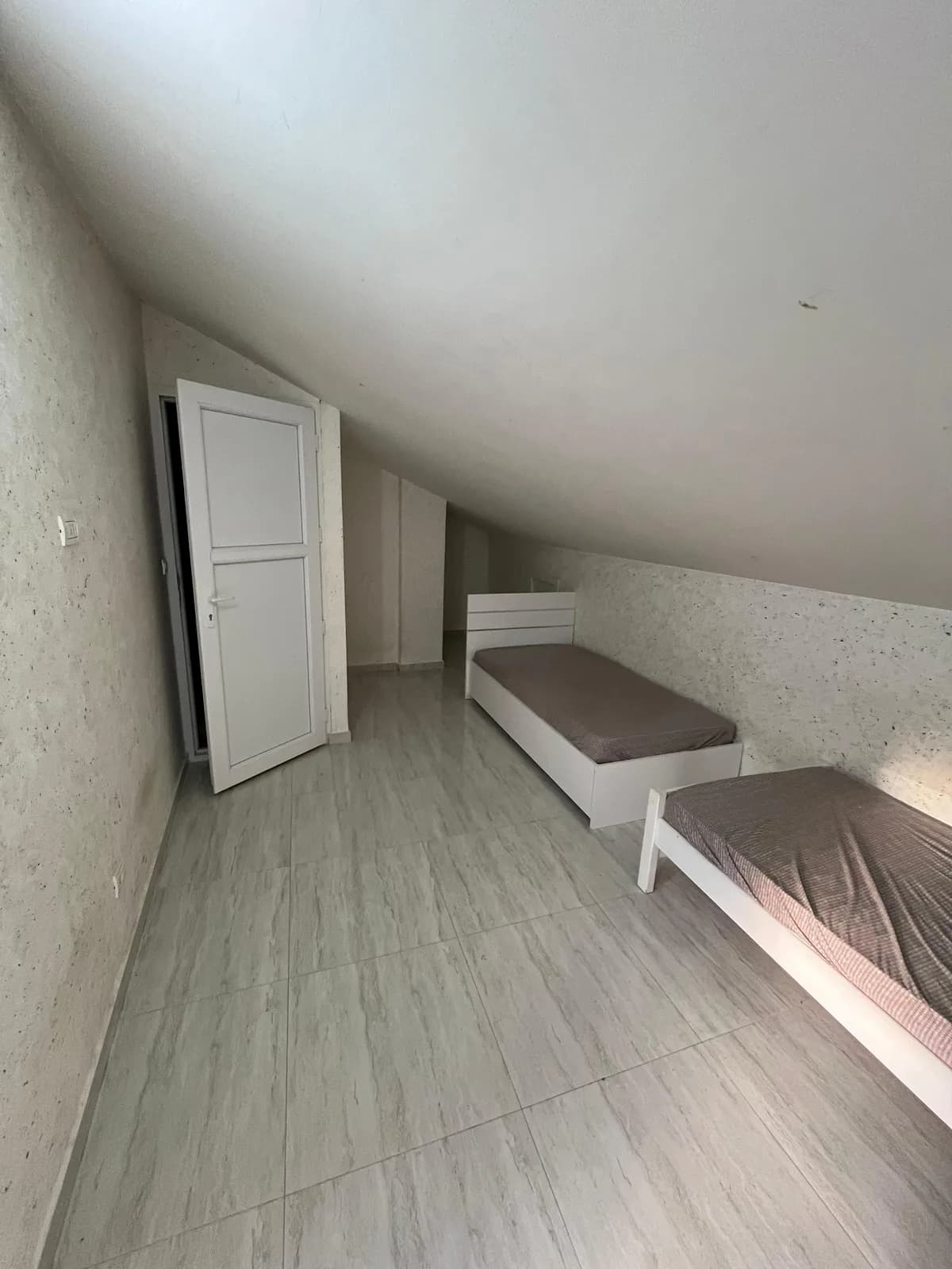 Banesë me qira - mbrapa gjimnazit Remzi Ademaj — foto 2 nga 10