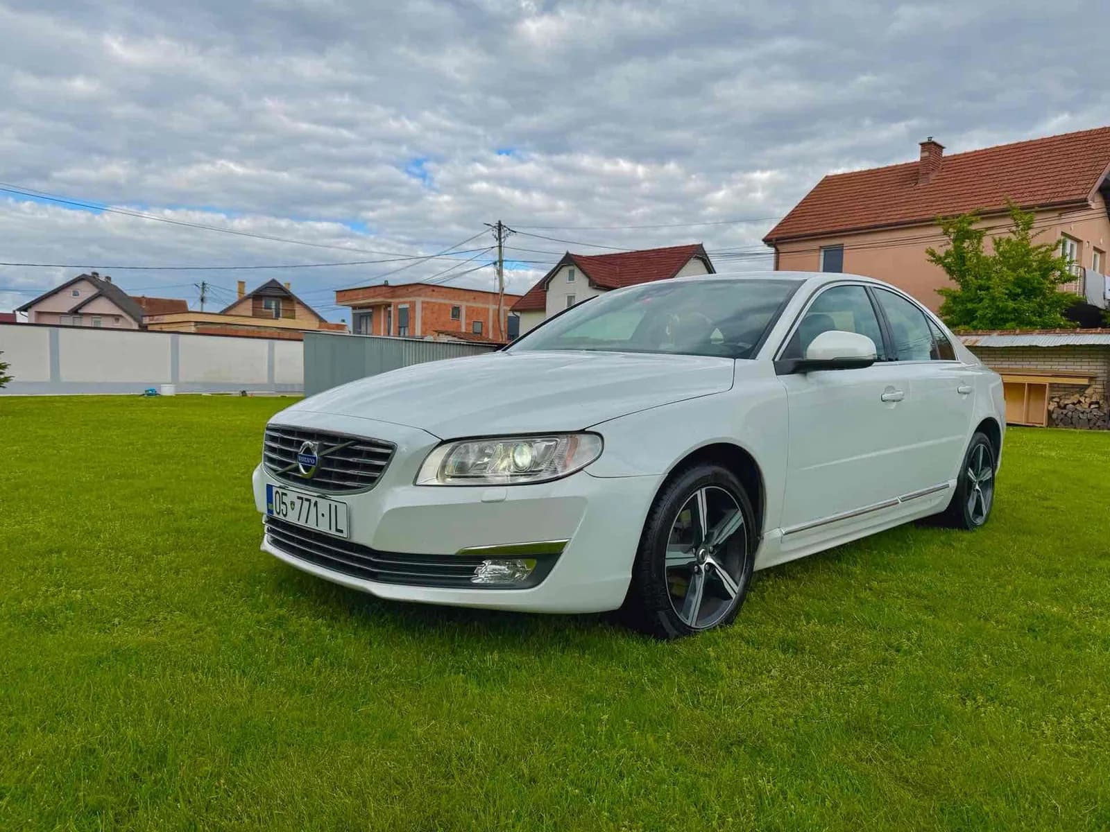 Volvo S80 D4 — foto 1 nga 10