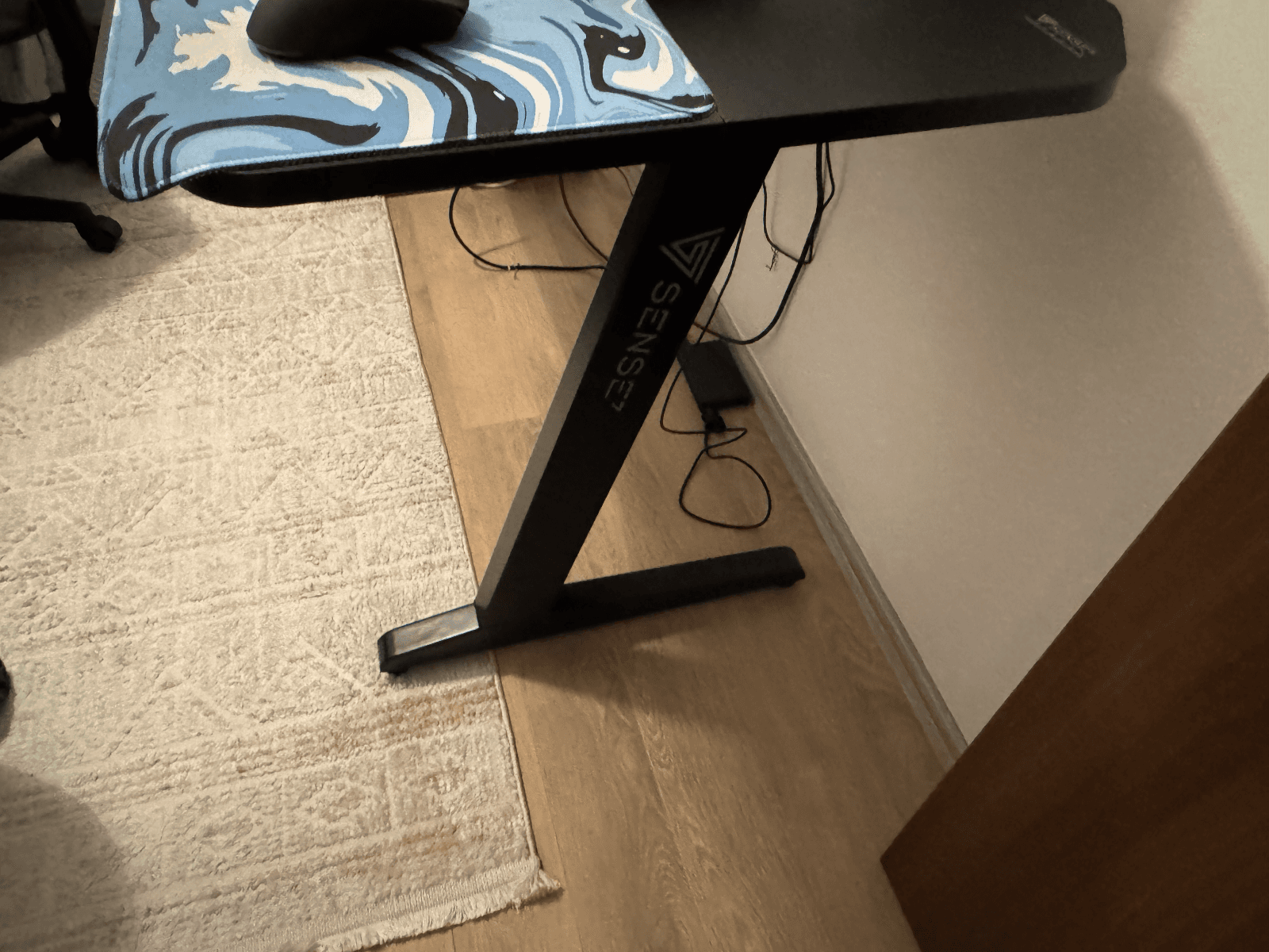 Tavolinë gaming Sense7 — foto 2 nga 3