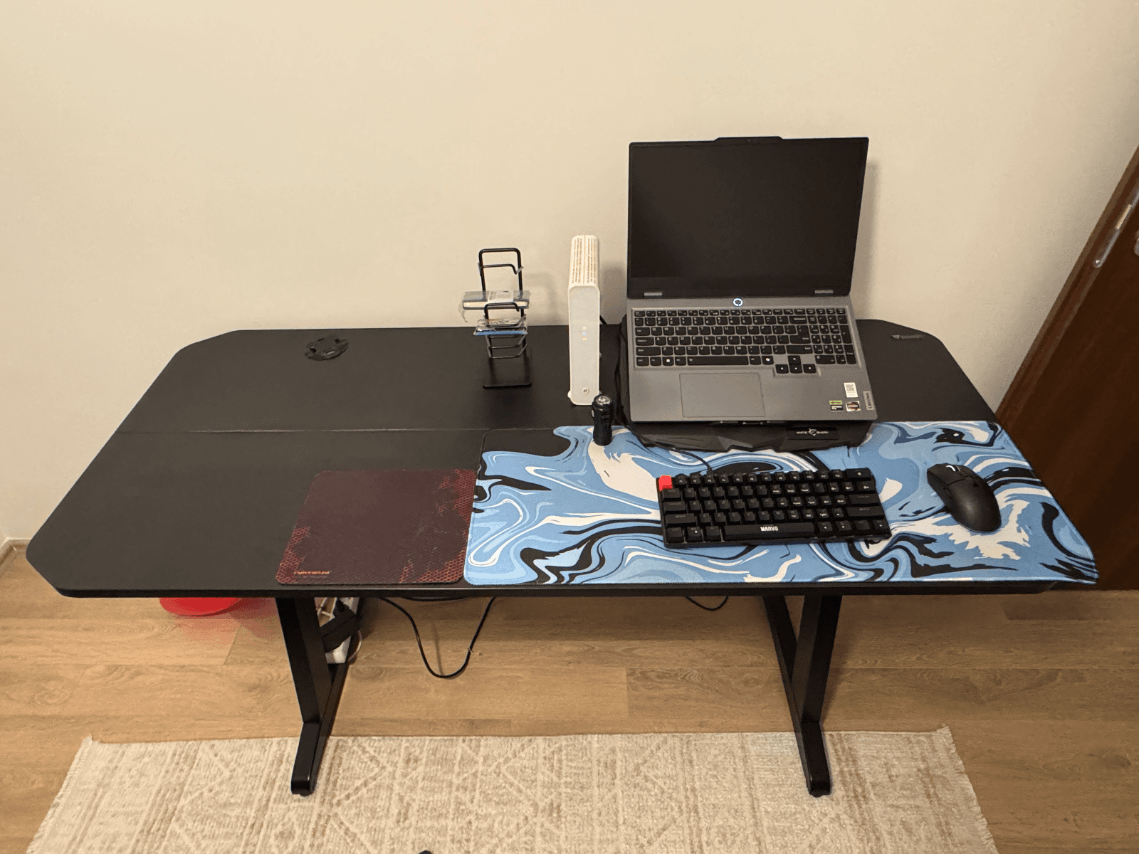 Tavolinë gaming Sense7 — foto 1 nga 3