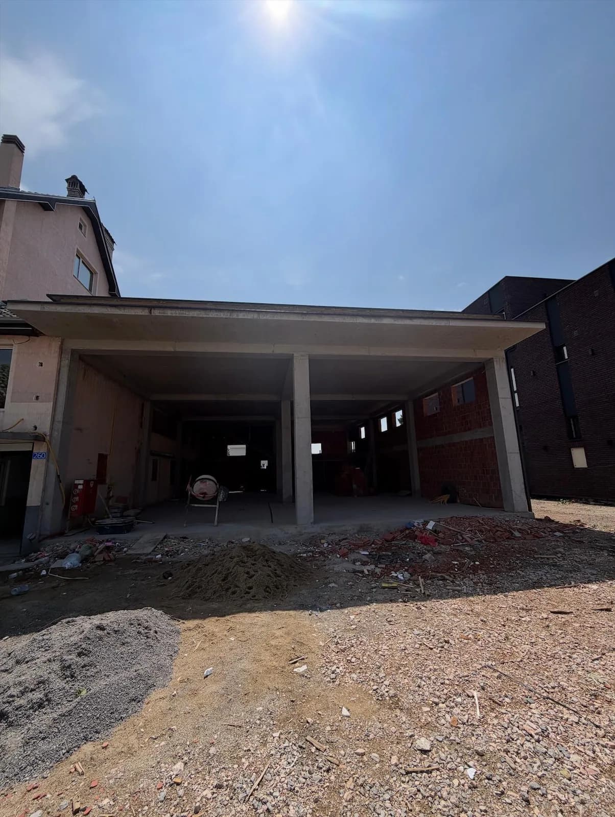 Jepet me qira objekt biznesi 200 m² në Talinoc i Muhaxherëve — foto 2 nga 5