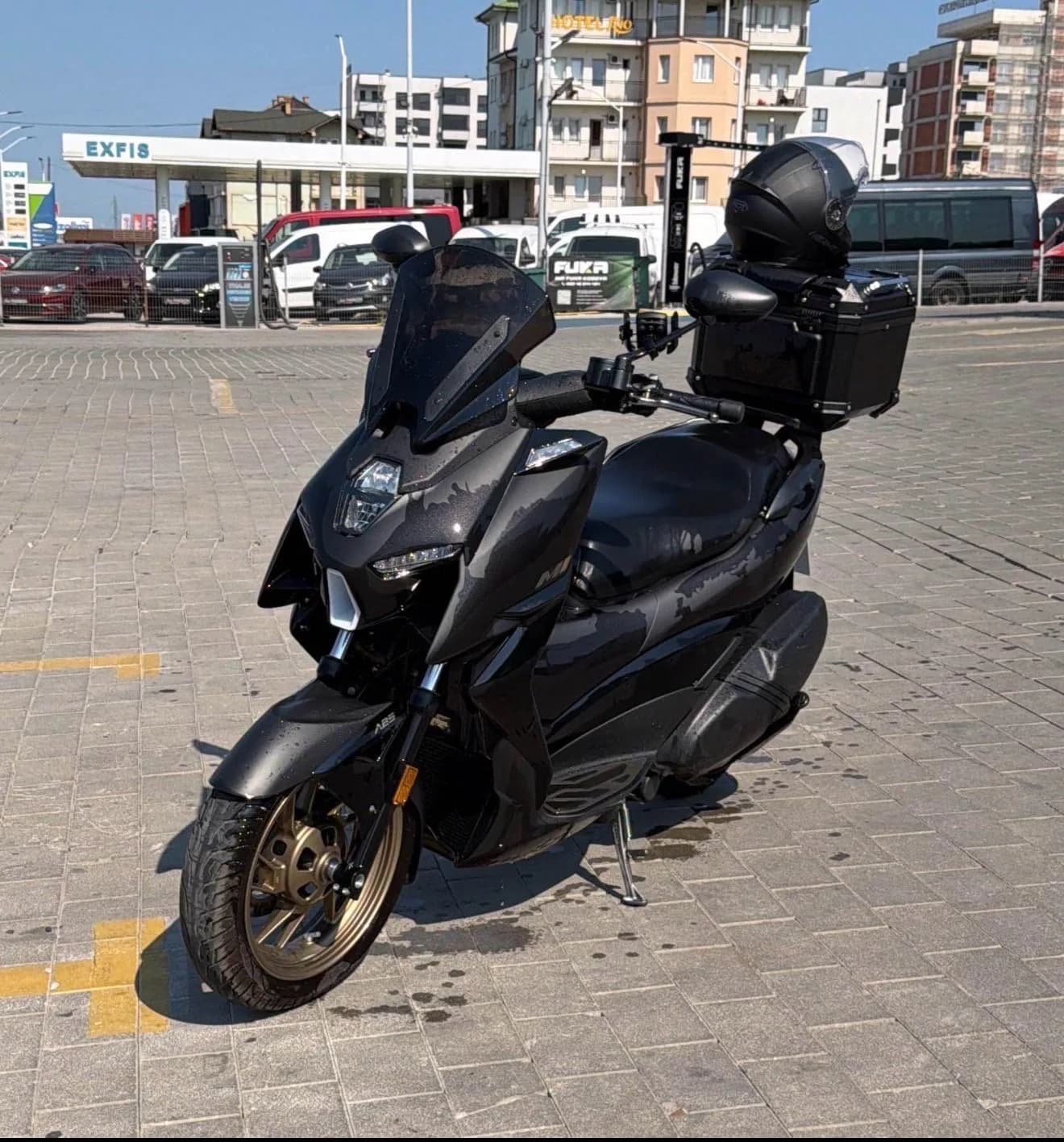 Skuter Zontes M350 – Viti 2024 — foto 1 nga 3