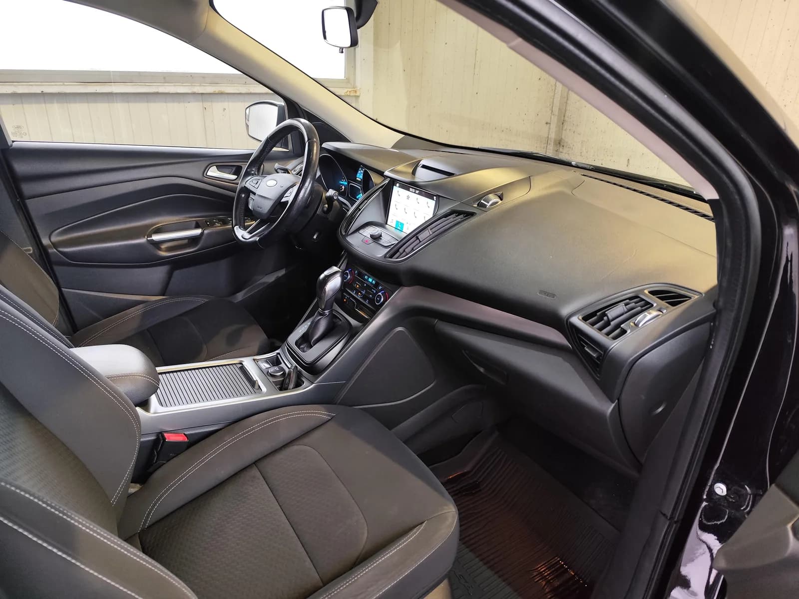 Ford Kuga 2.0, Naftë 4x4 — foto 1 nga 10
