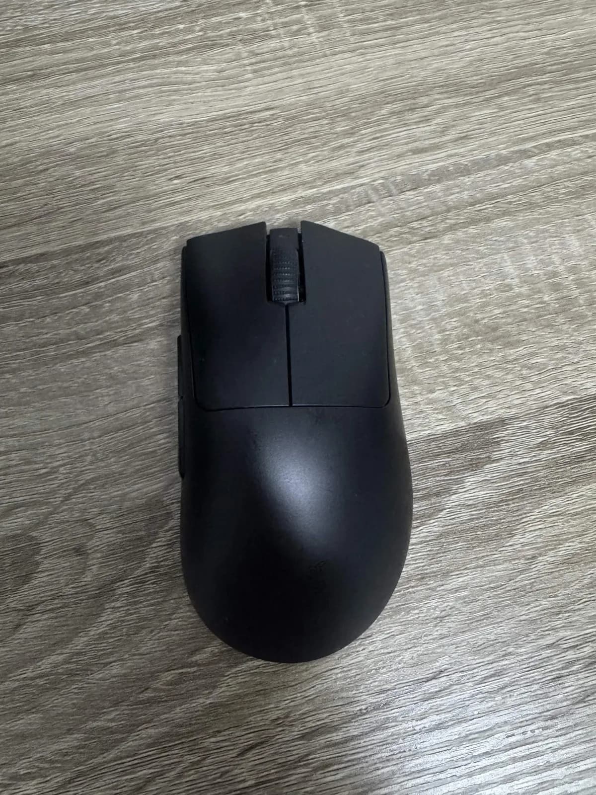 Razer DeathAdder V3 Pro — maus pa tel për lojëra — foto 2 nga 3
