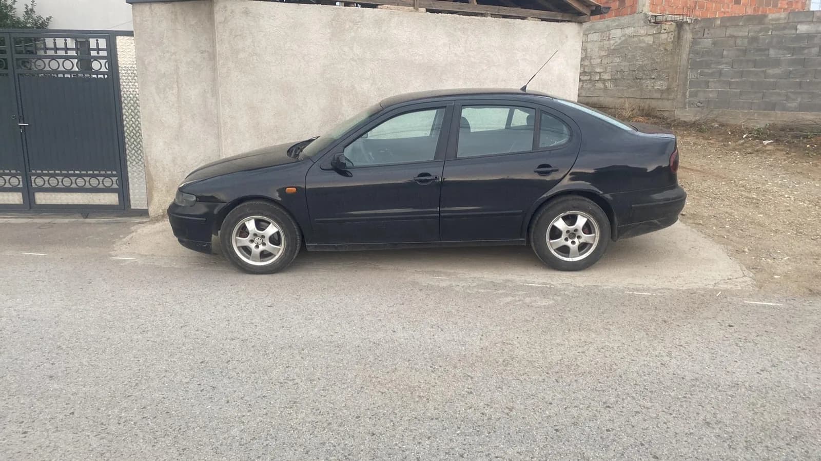Shitet Seat 1.9 TDI, RKS 1 vit, bëj ndërrim — foto 1 nga 9