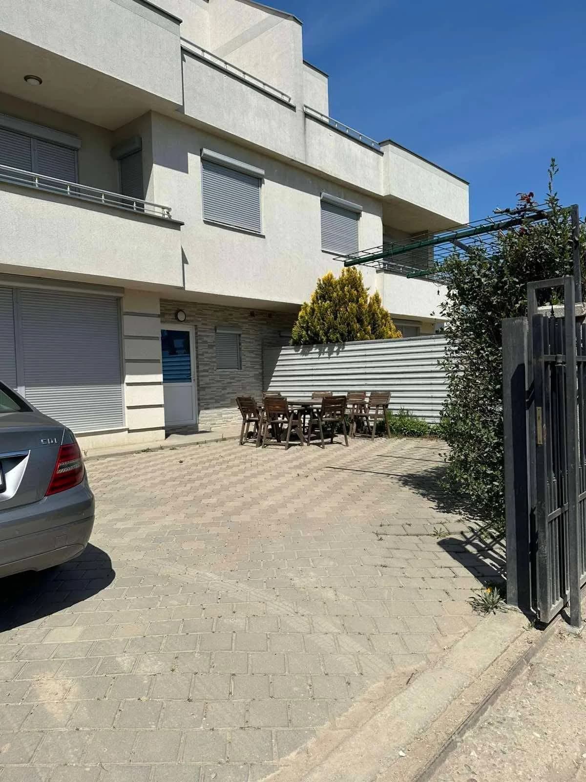 Shtëpi me qira në Fushë Kosovë — foto 1 nga 9