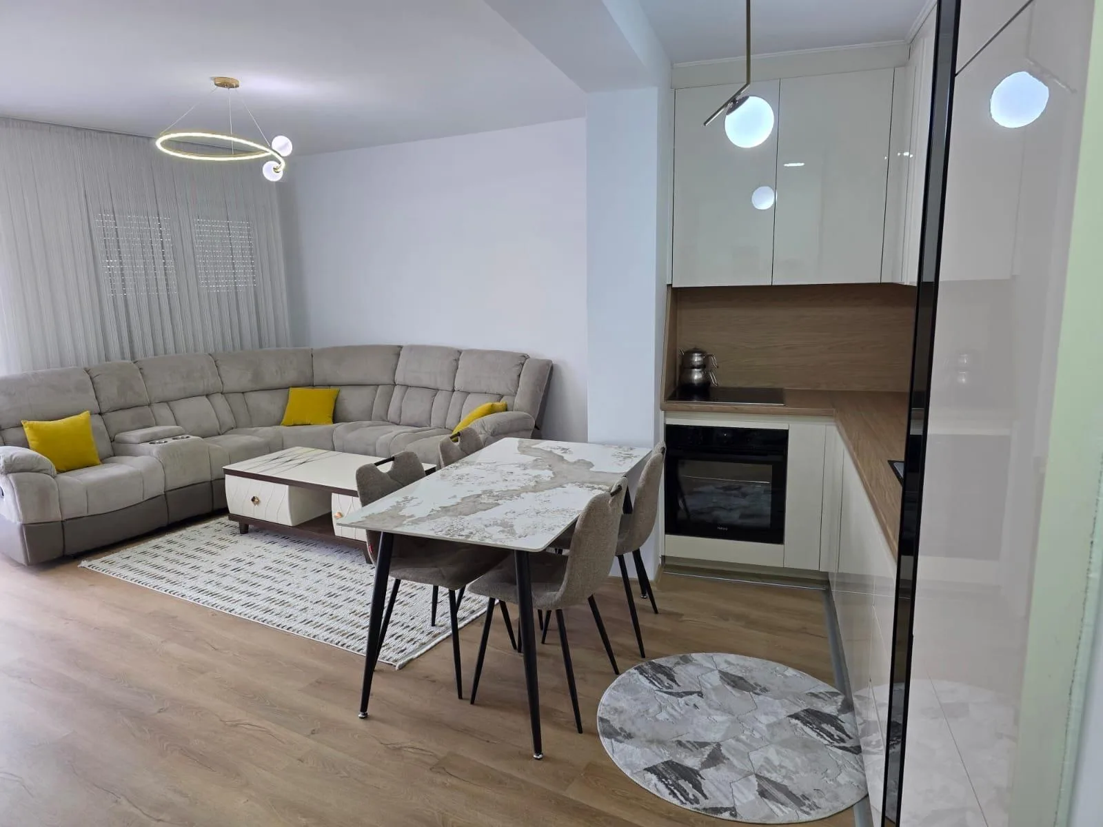 Banesë ekskluzive 85 m2 me qira te Ceni Company — foto 1 nga 10