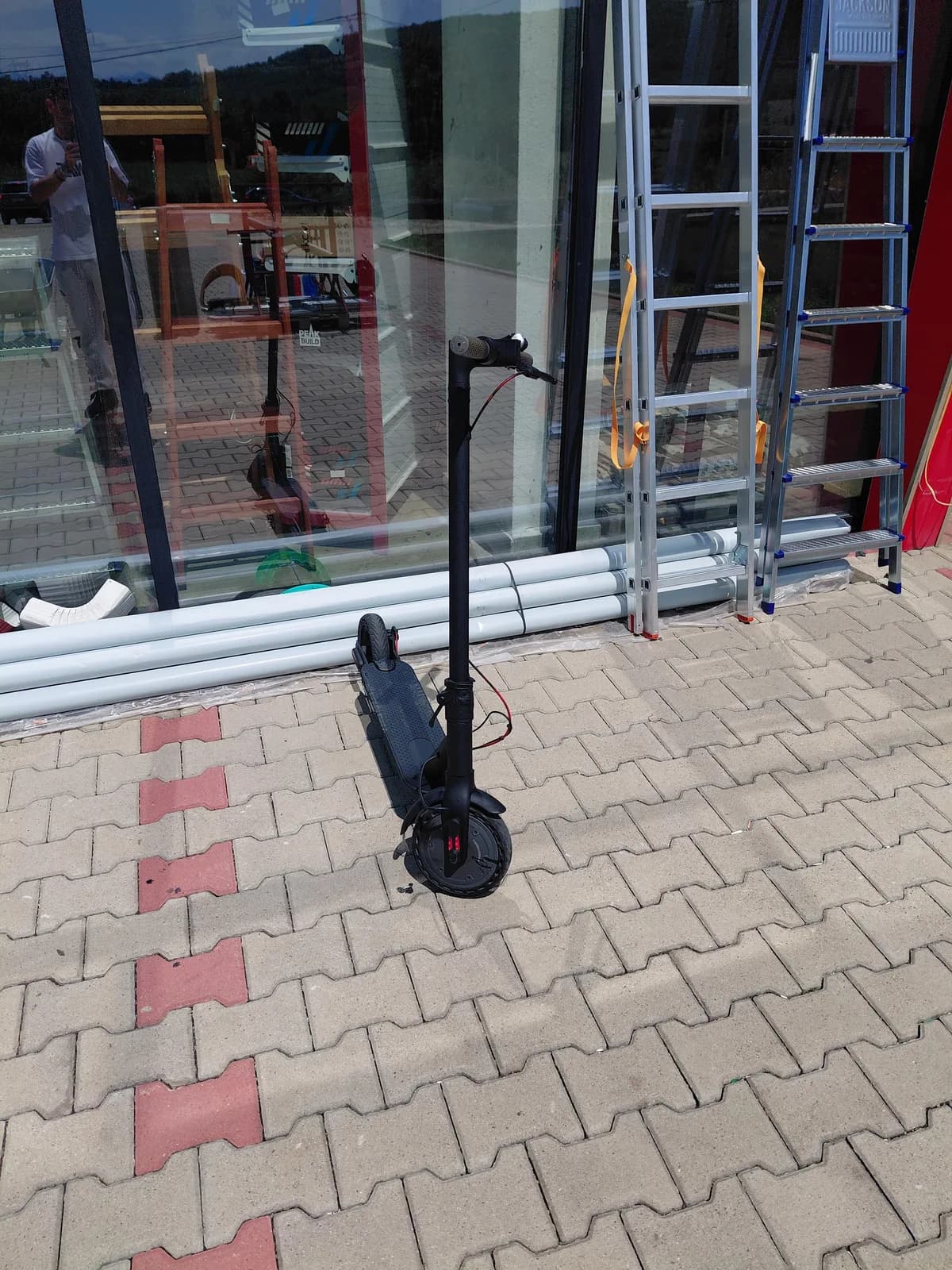 Shitet urgjent trotinet elektrik me defekt në bateri — foto 1 nga 5
