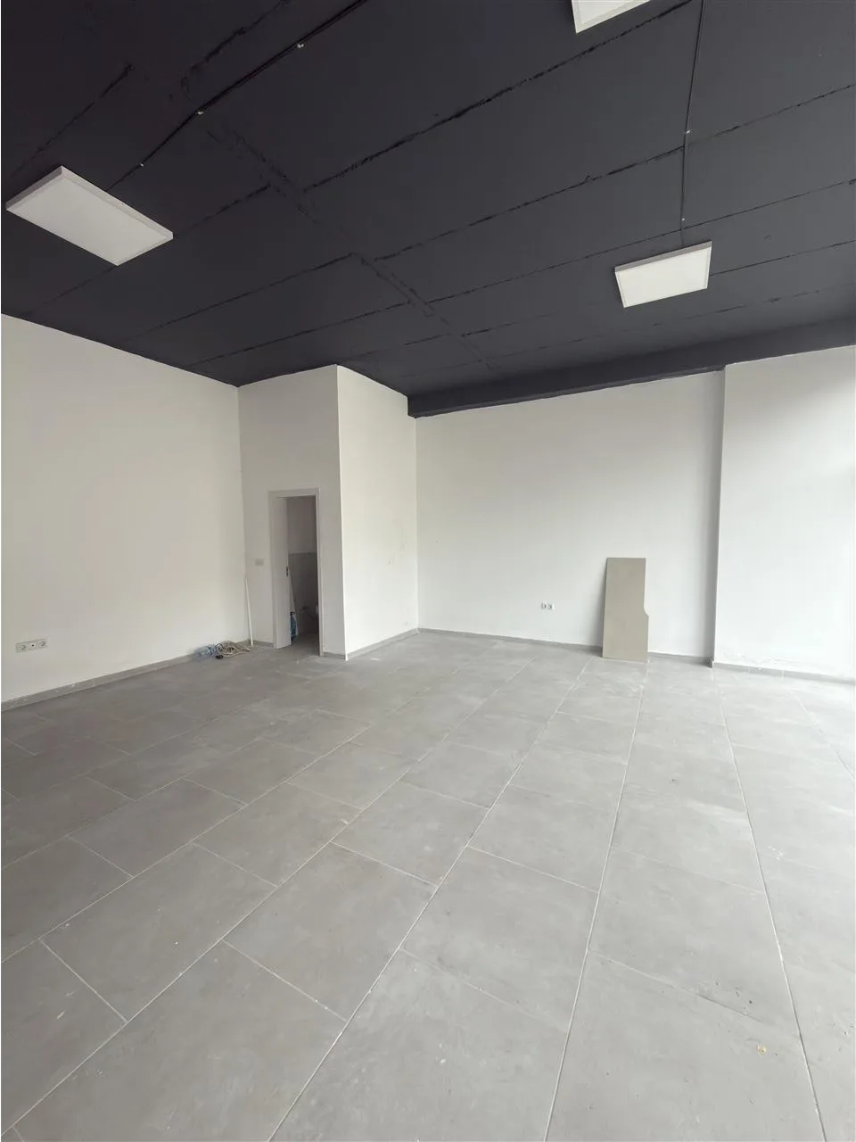Lokal 50 m² me qira në Fushë Kosovë — foto 1 nga 2