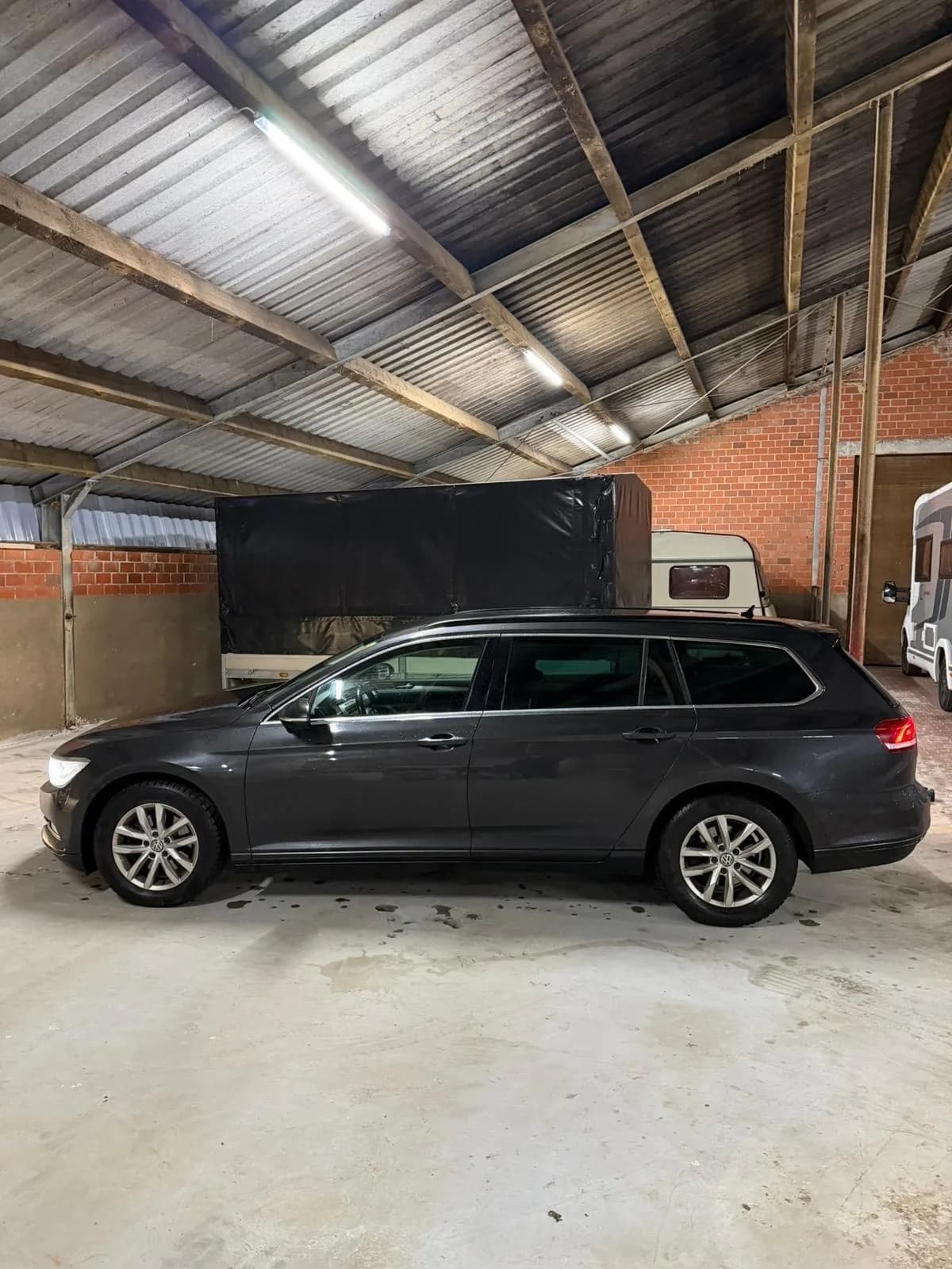 VW Passat, Viti 2018 — foto 2 nga 12