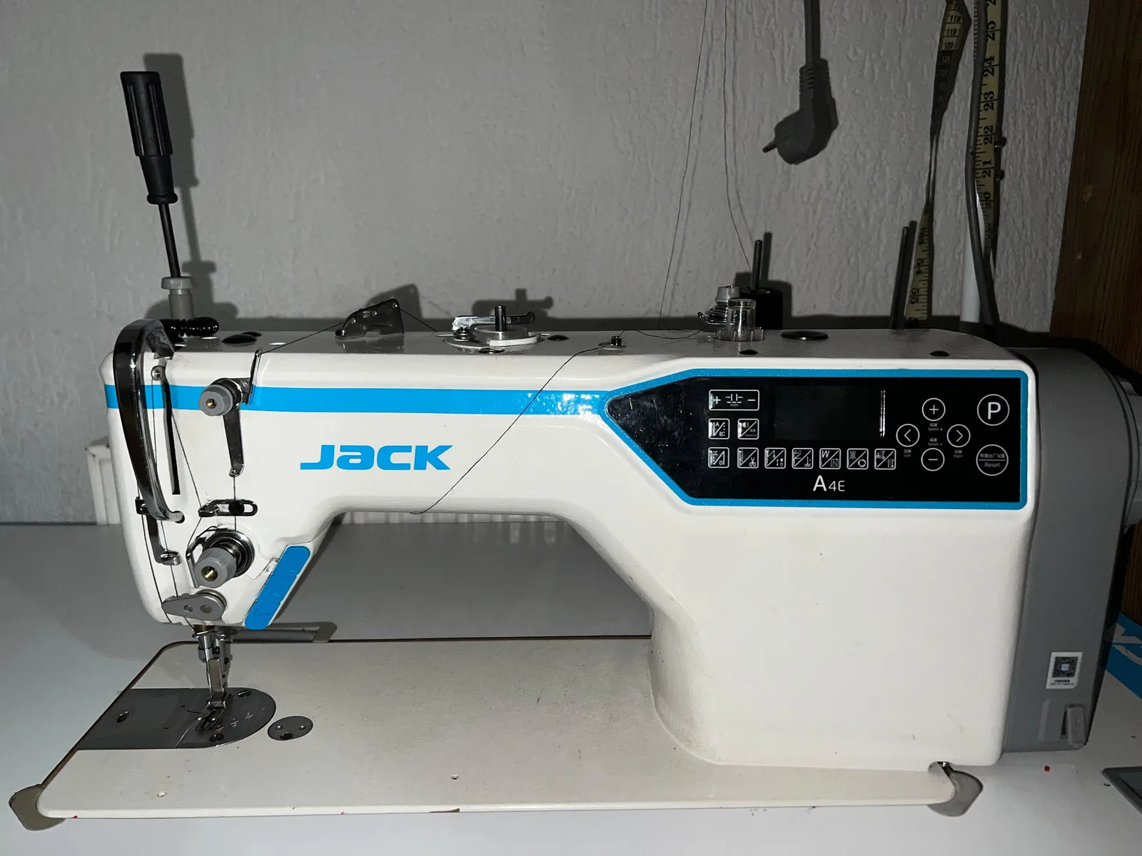 Makinë qepëse industriale JACK A4E — foto 1 nga 4