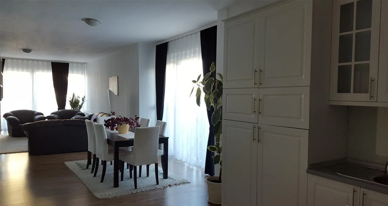 Shtëpi në shitje në Marigona 2 — foto 1 nga 12